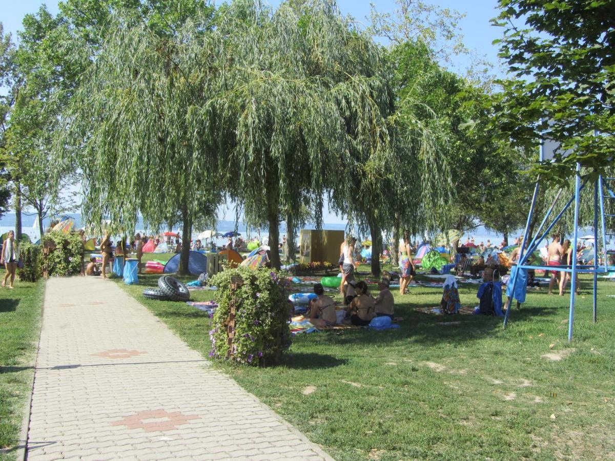 Вилла Ferienhaus Plattensee/Balaton Szolad Экстерьер фото