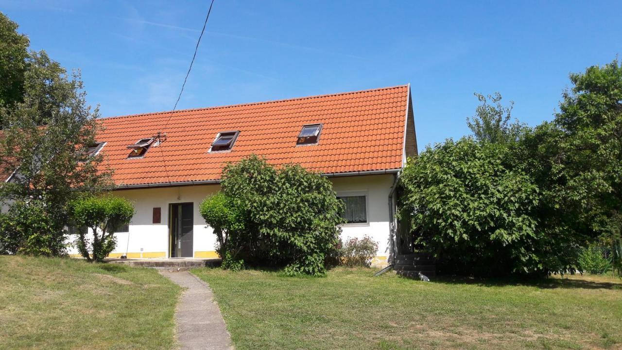 Вилла Ferienhaus Plattensee/Balaton Szolad Экстерьер фото